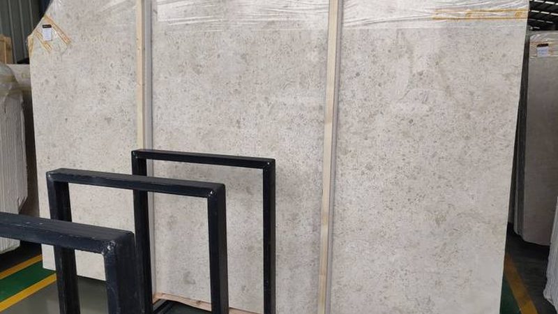 芝麻灰石材与芝麻黑石材：实际场景下的选择指南